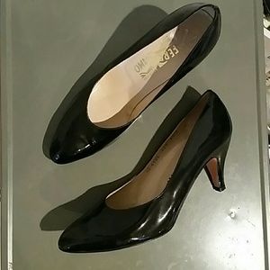 Black FERRAGAMO 9.5 Pump